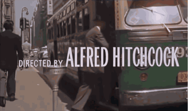 Marca registrada indefectível de Hitchcock é sua própria presença, sorrateira, em 39 de seus 52 filmes. Imagem: Metro-Goldwyn-Mayer.