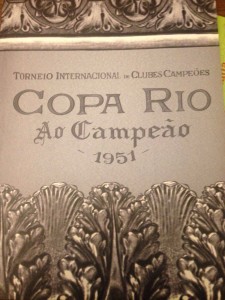 Capa do dossiê bilingue da Copa Rio de 1951, reconhecida pela Fifa como 1ª competição de relevância mundial entre clubes