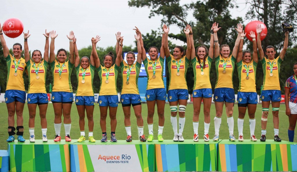 Seleção feminina recebe a medalha de ouro no Sul-Americano 2016. Foto: Luiz Pires/Fotojump