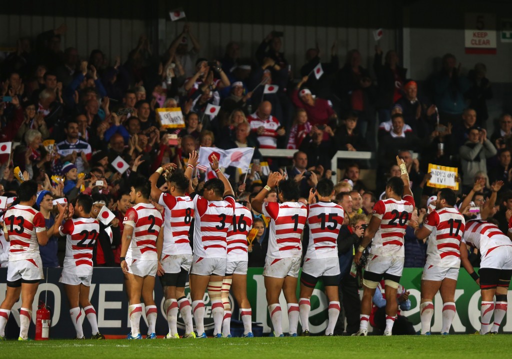 Japão comemora com torcida vitória no Mundial 2015. Foto: Bryn Lennon/Getty Images