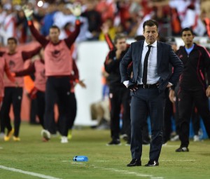 Dunga deixou o comando da seleção brasileira (Crédito: Hector RETAMAL/AFP)