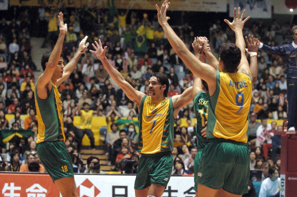 Seleção brasileira comemora durante a final do Mundial 2006 (fotos: FIVB)