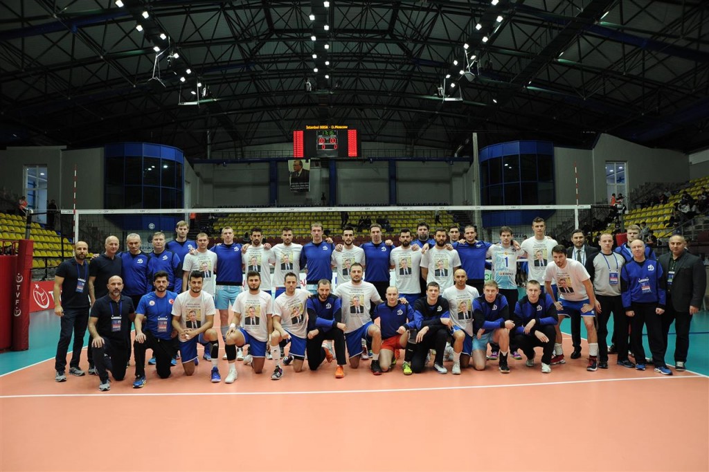 BBSK e Dínamo posam juntos antes do jogo pela Liga dos Campeões (foto: CEV)