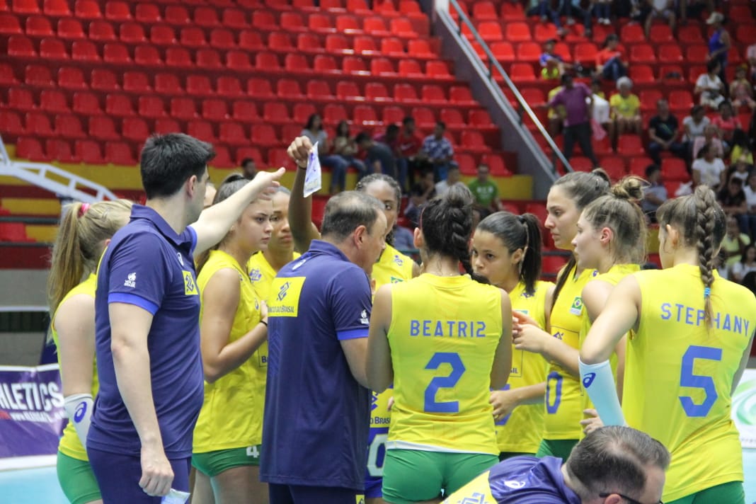 Seleção feminina de vôlei renovada continua vencedora