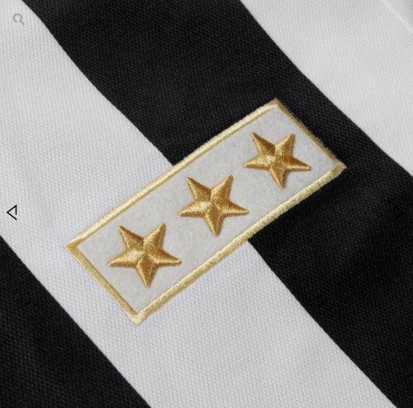 Juventus lança nova camisa alheio à polêmica sobre estrelas no escudo