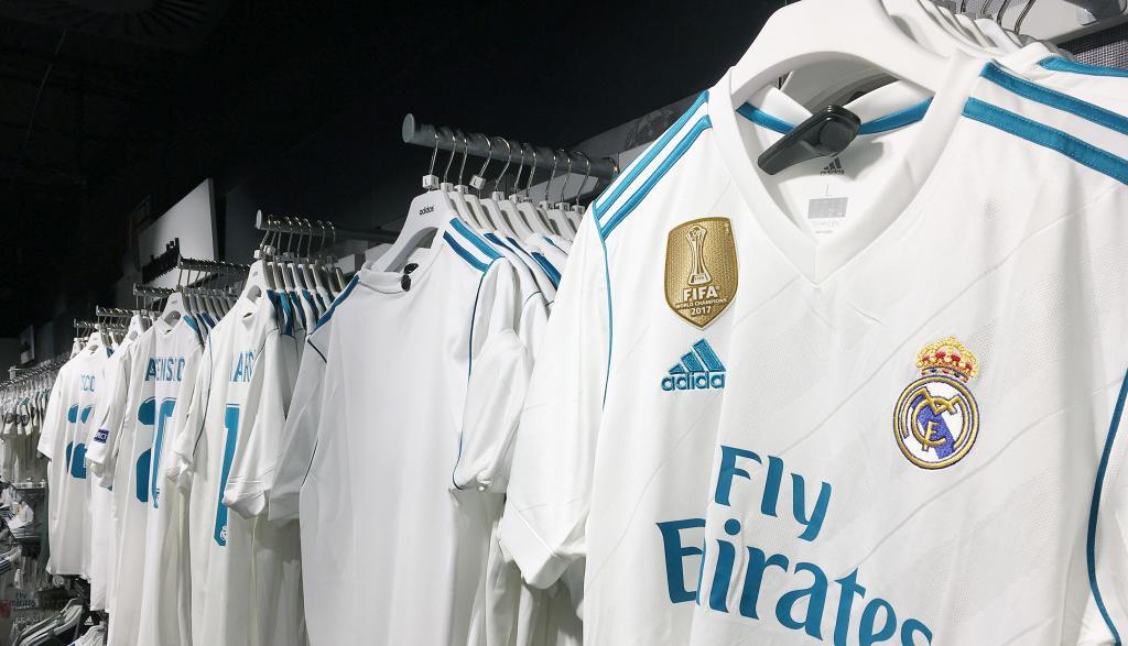 Real Madrid estreia badge de campeão Mundial contra o Elche » Mantos do  Futebol