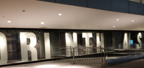 Fachada da nova loja na arena