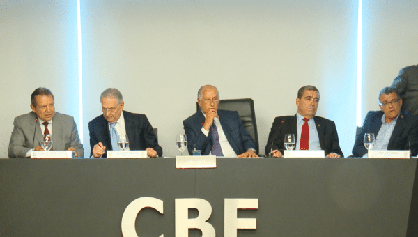 Fernando Sarney (à direita) ao lado de Marcus Vicente (Crédito: CBF TV)