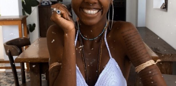Lição de vida | 'Prefiro ser engraçada do que coitada', diz modelo negra criada em orfanato