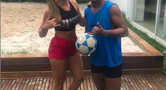 Joga a Bola no Meu Pé por Natalia Guitler