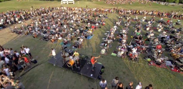 Vídeo de fim de ano | Campanha da Globo copia homenagem feita ao Foo Fighters