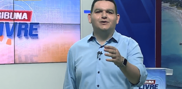 Gaguejou e parou | Âncora desiste de ler notícia sobre prisão de amigo