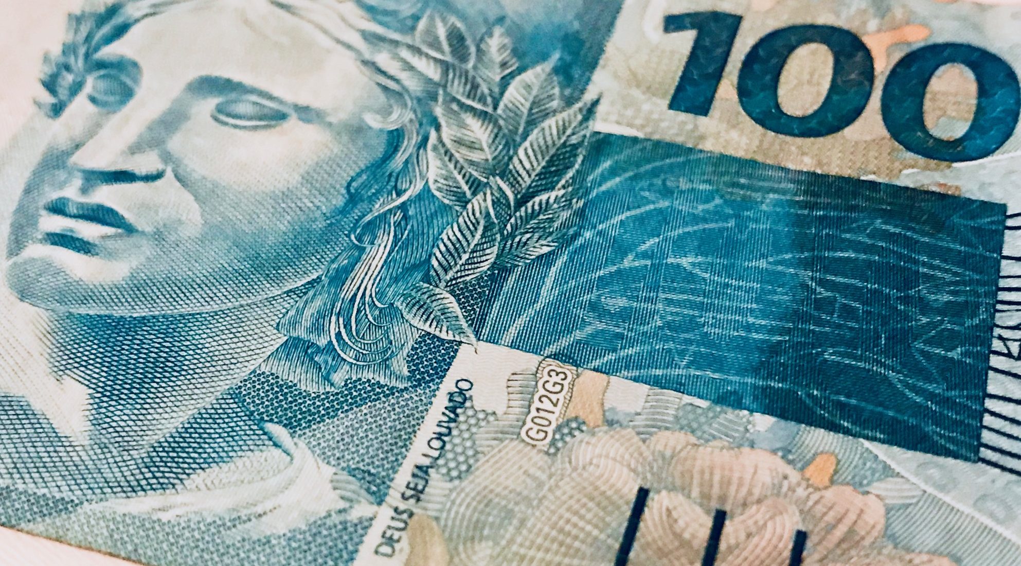 Notas de US$ 2 ganham destaque no Equador e atraem supersticiosos - Cara ou  Coroa - UOL