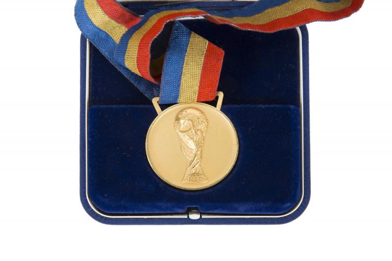 Medalha de campeão do Mundo de 2018 vai a leilão e é arrematada por R$ 426  mil