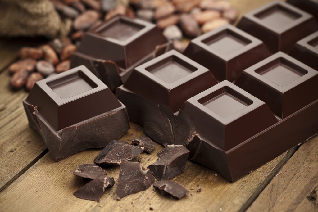 Chocolate amargo: como escolher e quais são os benefícios? - UOL VivaBem