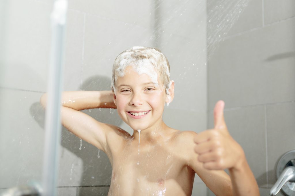 Por que adolescente não gosta de banho