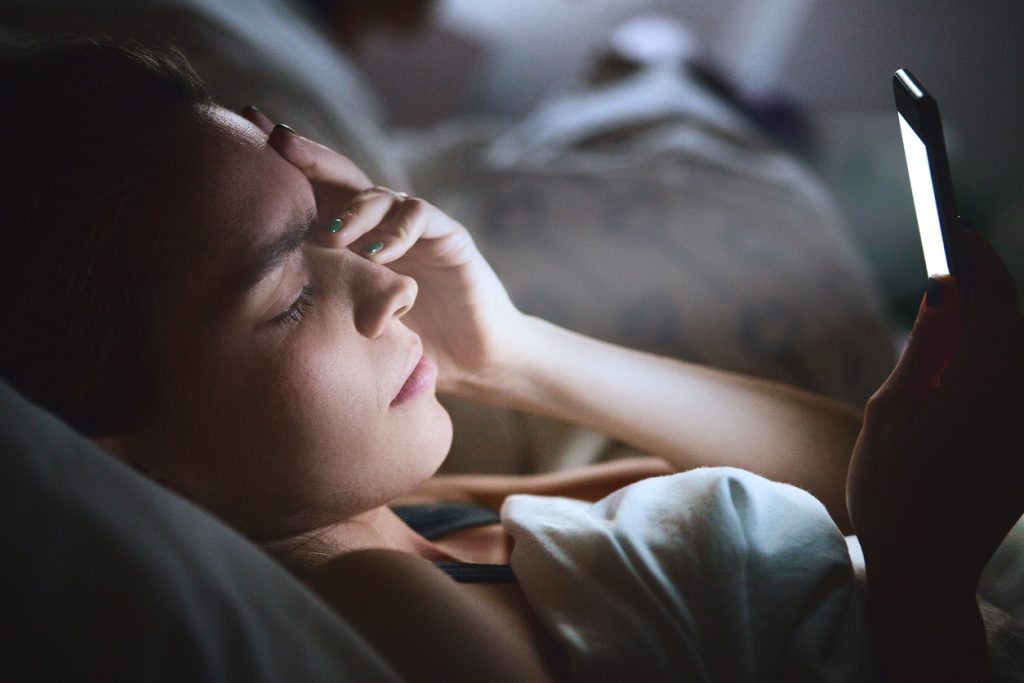 Melatonina sem orientação bagunça de vez o sono dos adolescentes