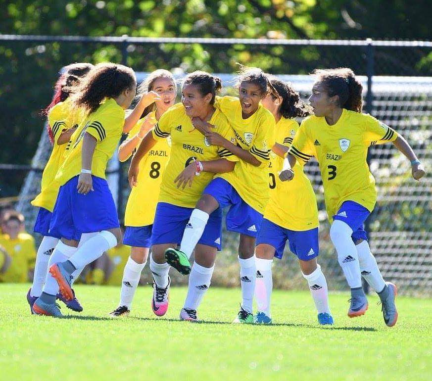 A força do futebol feminino do Centro Olímpico