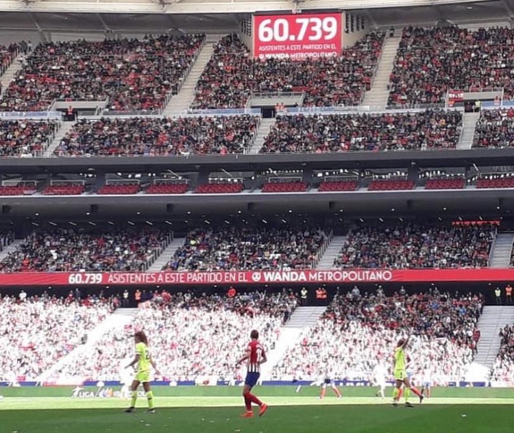 Futebol feminino é sucesso de público e atrai torcedor para estádio