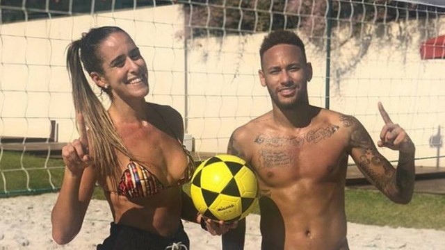 Joga a Bola no Meu Pé por Natalia Guitler