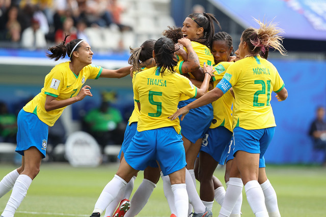 Jogo do Brasil faz maior audiência do futebol feminino na Globo em 3 anos -  16/11/2022 - UOL Esporte