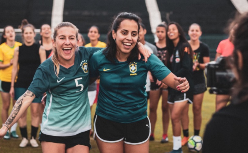 Em apoio ao futebol feminino, artistas lançam música 'Vem Jogar'; veja o  clipe
