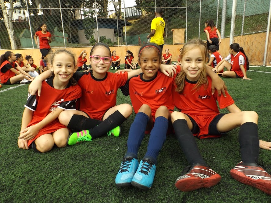 Escolinha de futebol da FME anima crianças e adolescentes