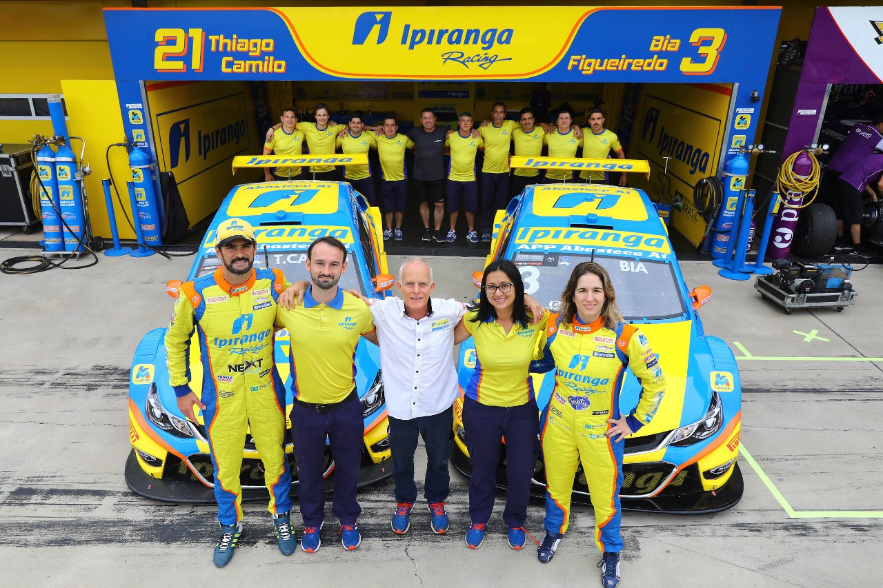 Fórum E-Commerce Brasil estreia em corrida da Stock Car através de parceria  com pilotos - E-Commerce Brasil