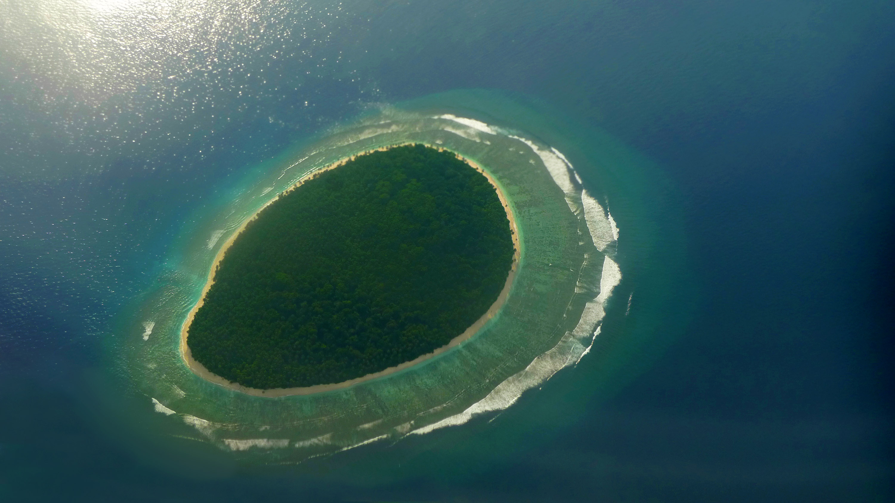 Remote island. Необитаемые острова. Необитаемые острова Тихого океана. Необитаемые острова пригодные для жизни. Необитаемые небольшие острова в тихом океане.