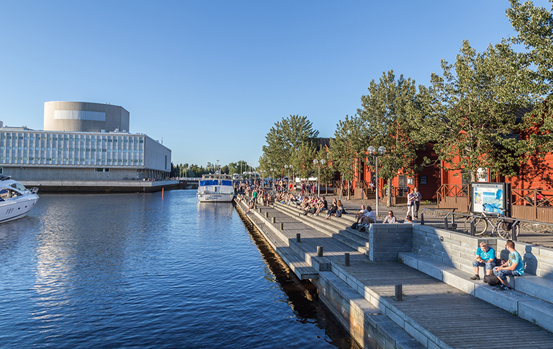 Oulu, na Finlândia, é a capital da bela e incompreendida arte do air guitar  - UOL Nossa