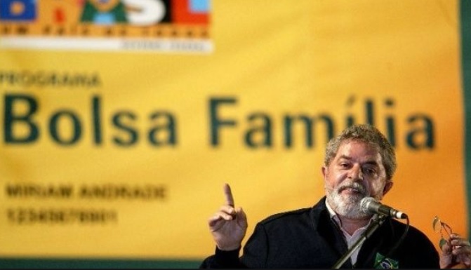BOLSA FAMÍLIA, A VERDADE 6: Mérito de Lula foi dobrar número de assistidos  - UOL Notícias