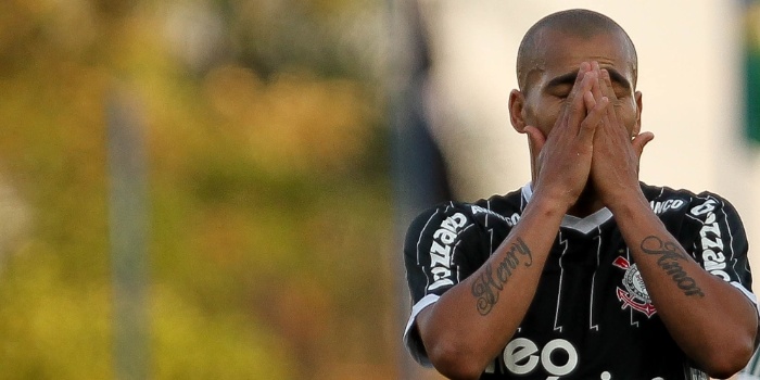 emerson-lamenta-chance-perdida-na-derrota-para-o-palmeiras-1314641907951_700x350