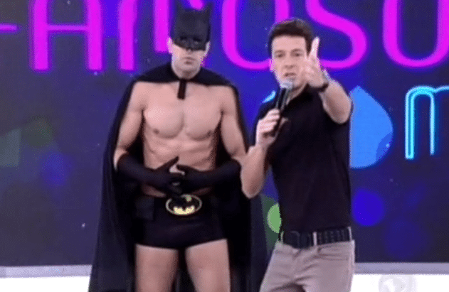 Rodrigo Faro mostra Batman do programa