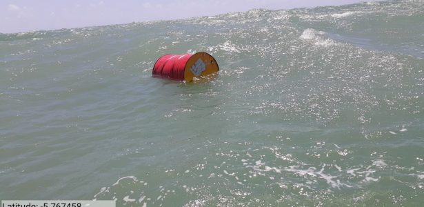 Desastre no litoral do NE | Laudo da UFS sugere que barris estão ligados a causa do vazamento de óleo