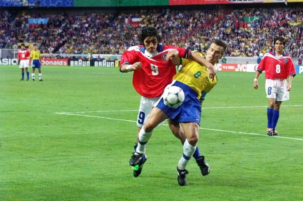 Foto histórica: Há 15 anos, Brasil atropelava Chile de Salas e Zamorano na  Copa da França - UOL Esporte