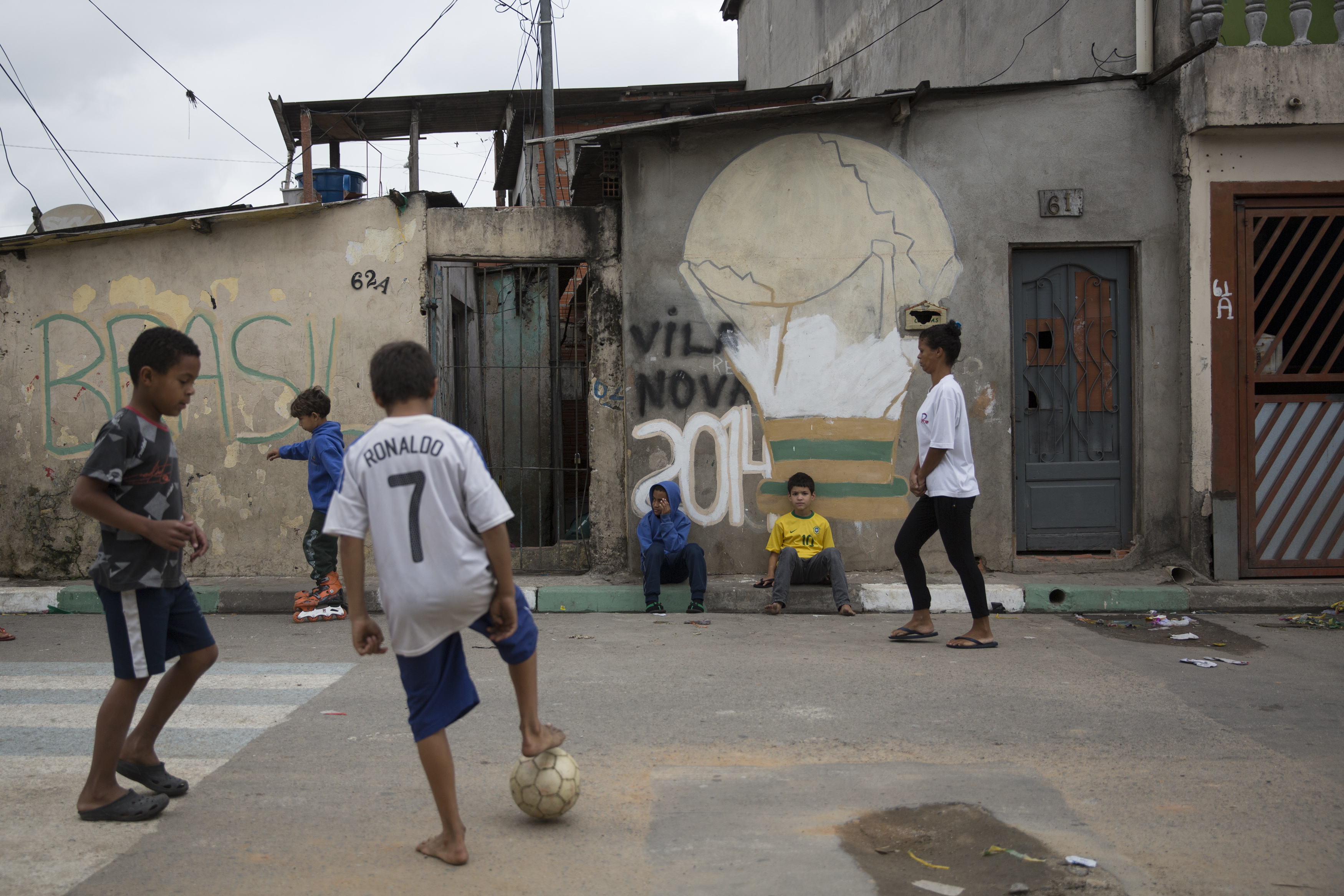 Como ensinar seu filho a jogar futebol em casa » Chuta de Bico Blog
