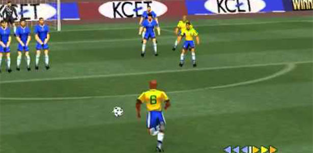 Jogando WINNING ELEVEN 2002 do PS1