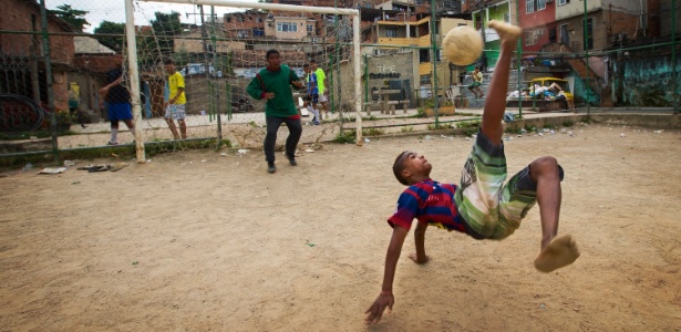 Apenas um a cada cinco jovens aprende a jogar futebol nas ruas