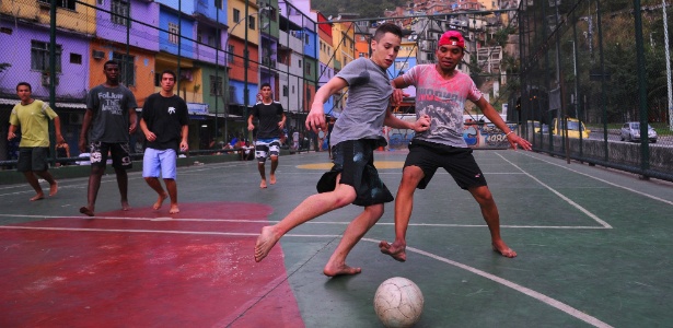 13 maneiras de jogar futebol na rua - UOL Esporte