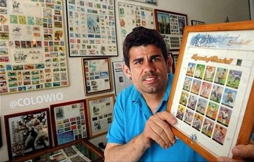 Em montagem de internautas, Diego Costa mostra selos. Imagem faz referência ao trocadilho com 'stamp', que significa pisão ou selos (Crédito: Reprodução)