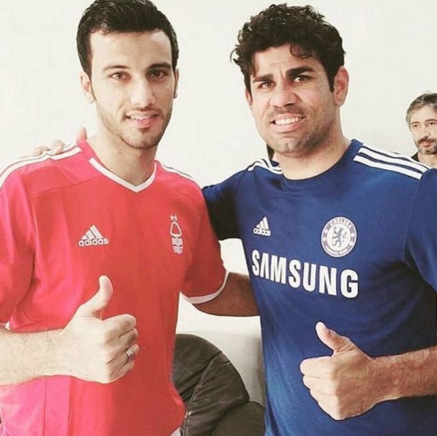 Diego Costa ao lado do jogador sírio Omar Al Soma (Crédito: Reprodução/Instagram)