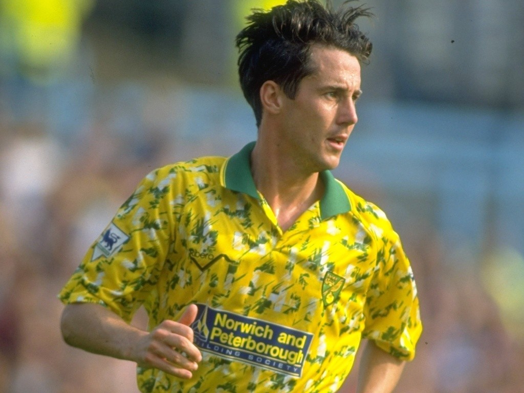 Uniforme do Norwich City usado em 1992 (Chris Cole/Allsport)