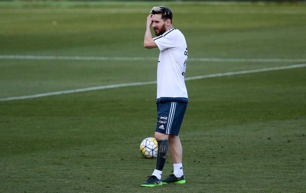Messi com a sua nova tatuagem em treino da Argentina. Foto: Cristiane Mattos/Reuters