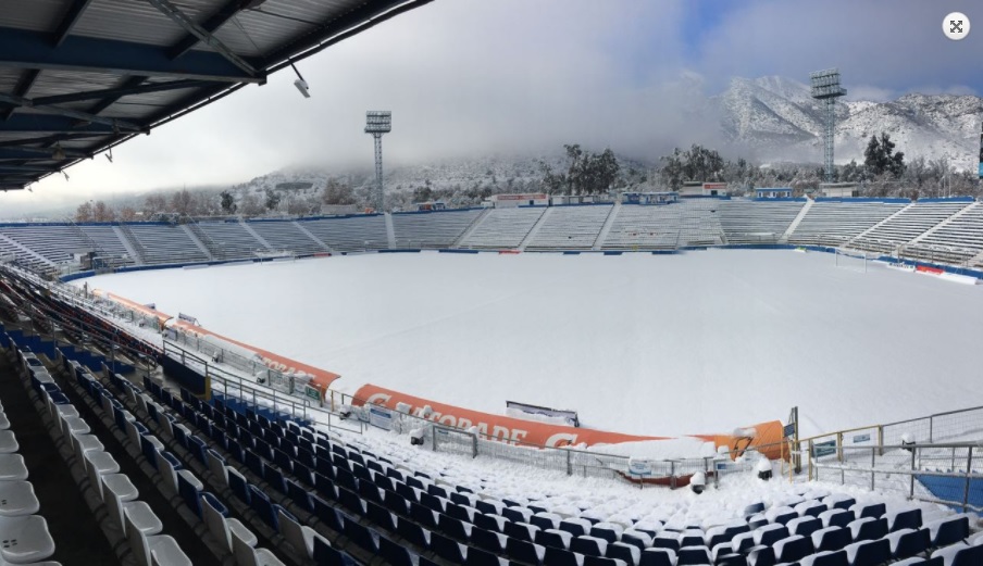 Neve cobre estádios e adia quatro jogos no Chile - UOL Esporte