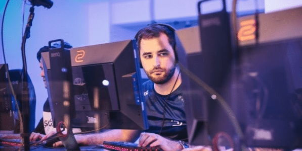 Jovens de SP se profissionalizam no e-sports e ganham dinheiro