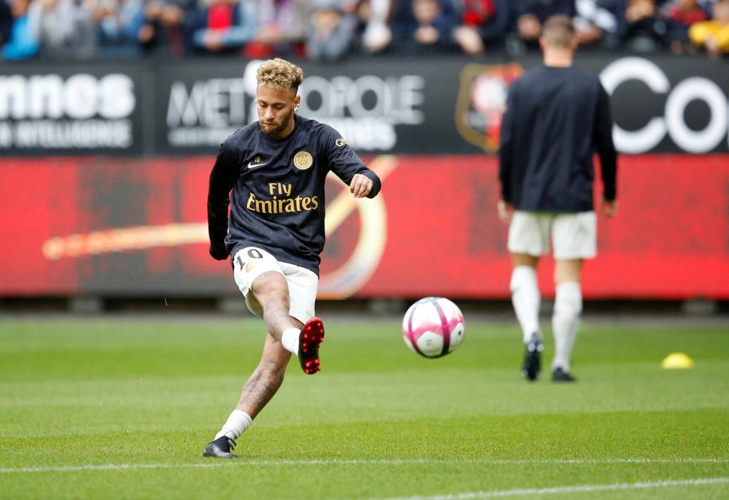 Neymar lança cores quentes das grifes no frio outono de Paris