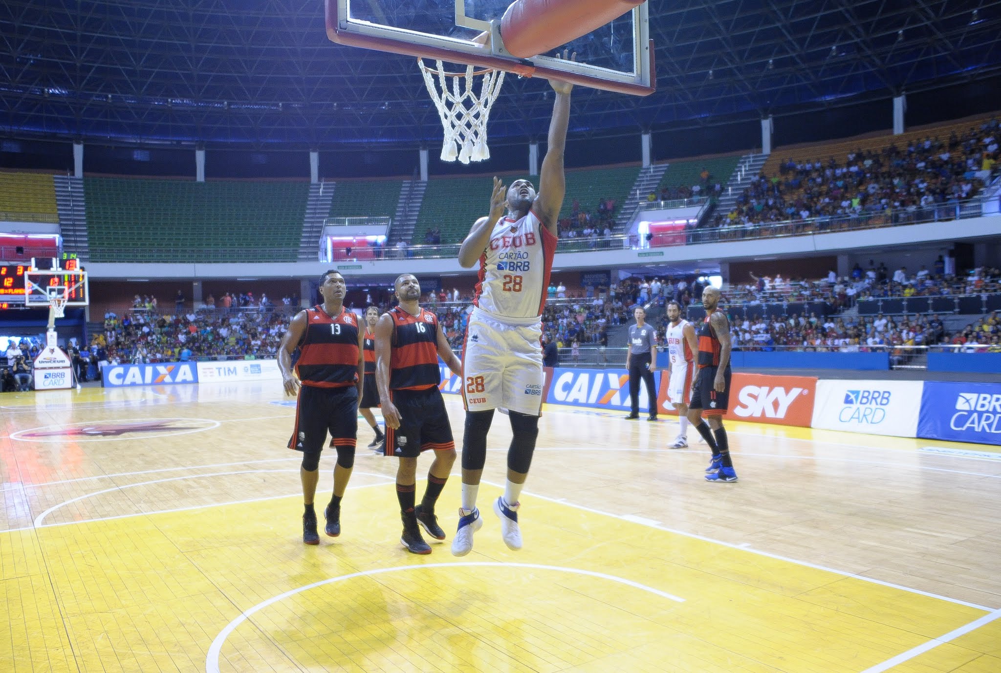 Em alta, Lucas Mariano relembra momentos difíceis e comemora boa fase em  Brasília - UOL Esporte