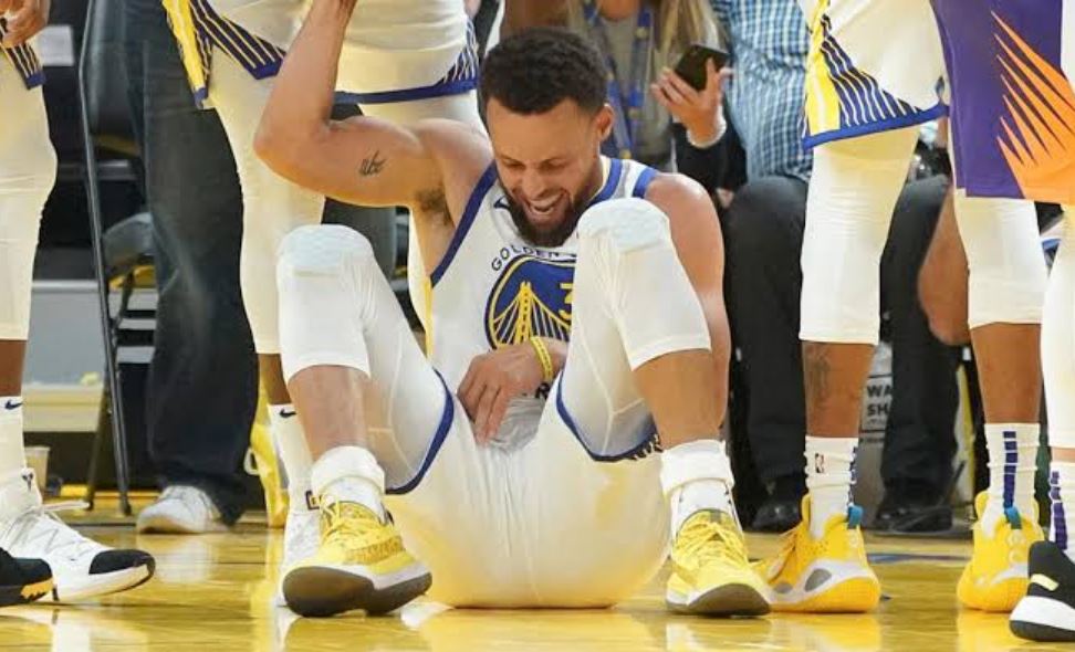 Stephen Curry tem lesão no ombro e deve ficar fora por algumas semanas