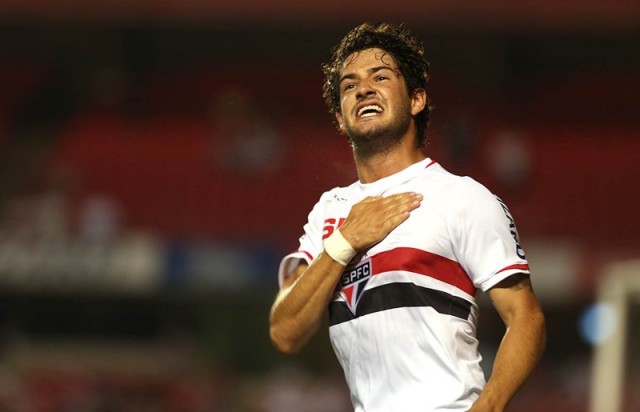 Pato é o artilheiro do São Paulo no Brasileirão com 8 gols