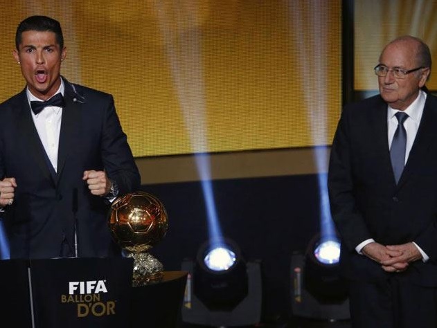 Cristiano Ronaldo comemora mais uma Bola de Ouro da Fifa